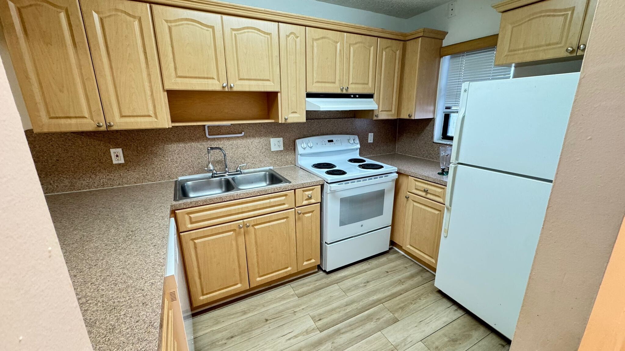 Building Photo - 2319 W 60th St