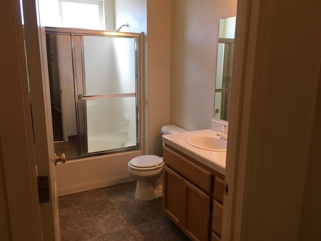 Building Photo - Windsor Estates in Pine Grove!