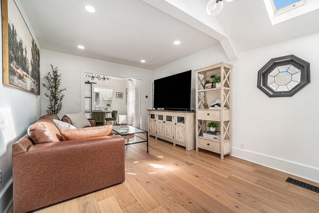 Building Photo - 1007 Mohawk Ave