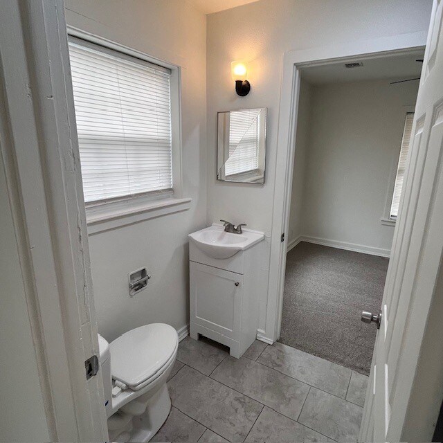 Building Photo - 9 W 42nd St