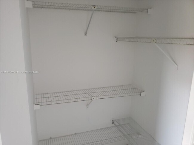 Building Photo - 5300 W 21st Ct