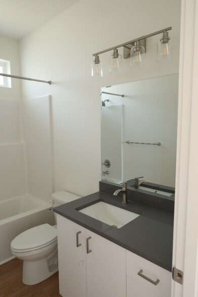 Building Photo - 12917 SE Ridgecrest Rd