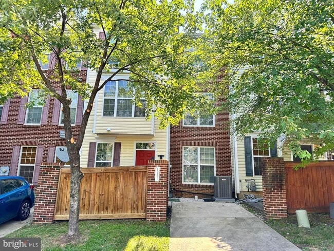 Primary Photo - 111 Whiskey Creek Cir