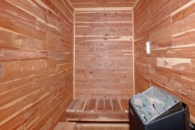 Building Photo - 406 W 4th Ave