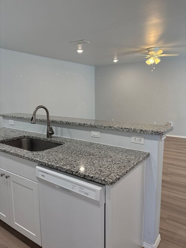 Building Photo - 5515 Kemper St