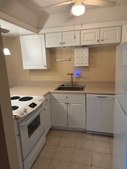 Building Photo - 6617 Poplar Ave