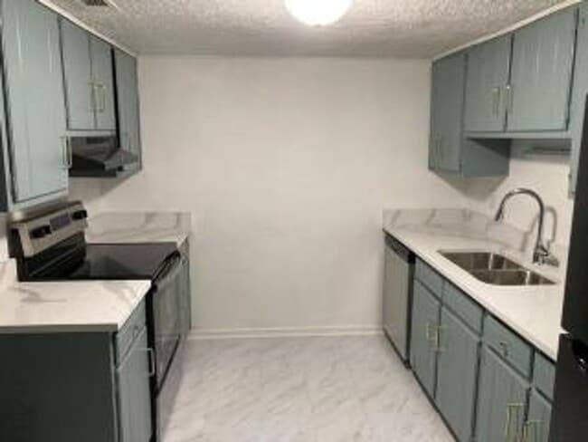 Building Photo - Call Sabrina Thomas at 757-767-0767 for more information