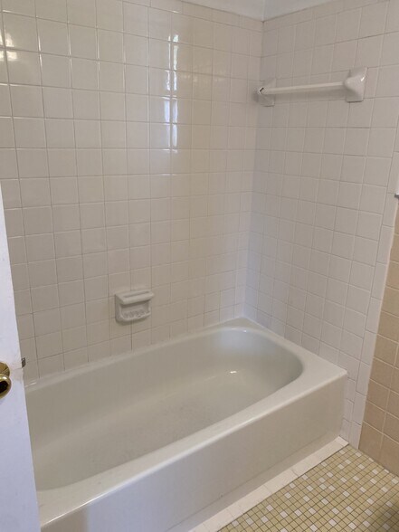 Building Photo - 4947 Charlemar Dr