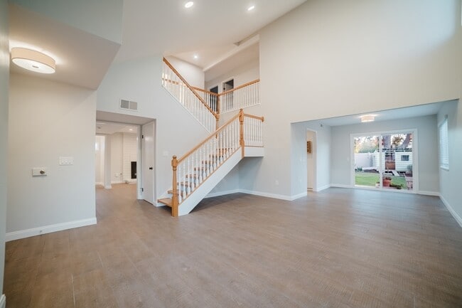 Building Photo - 1811 Autumn Pl