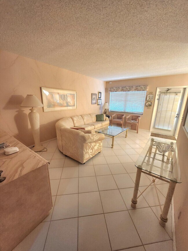 Building Photo - 4053 Wolverton C