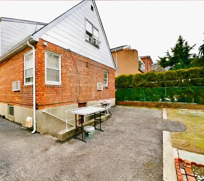 Extra large yard - especially for NYC - 2050 Hazen St