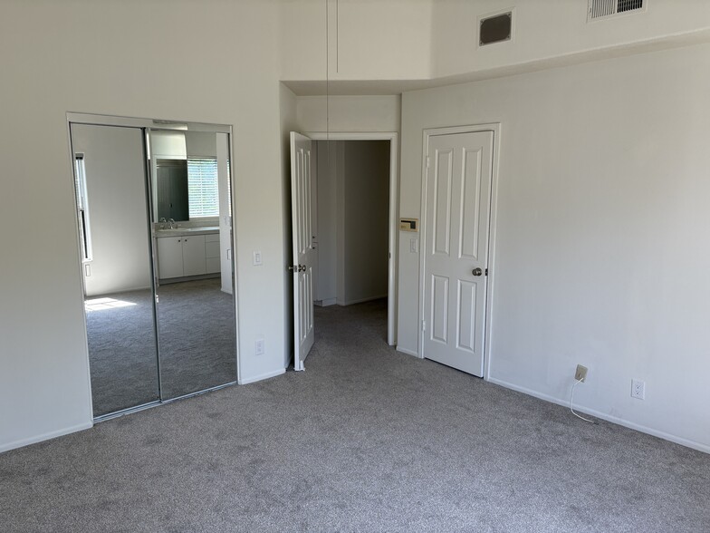 Master Bedroom - 14 Cigliano Aisle