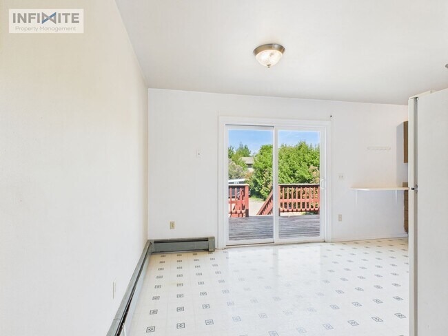 Building Photo - 323 N 16th Ave