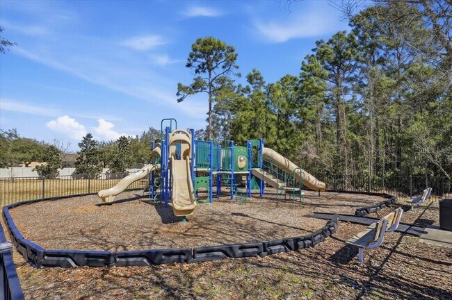 Building Photo - 605 Golden Lake Loop