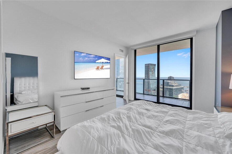 Building Photo - 1300 S Miami Ave