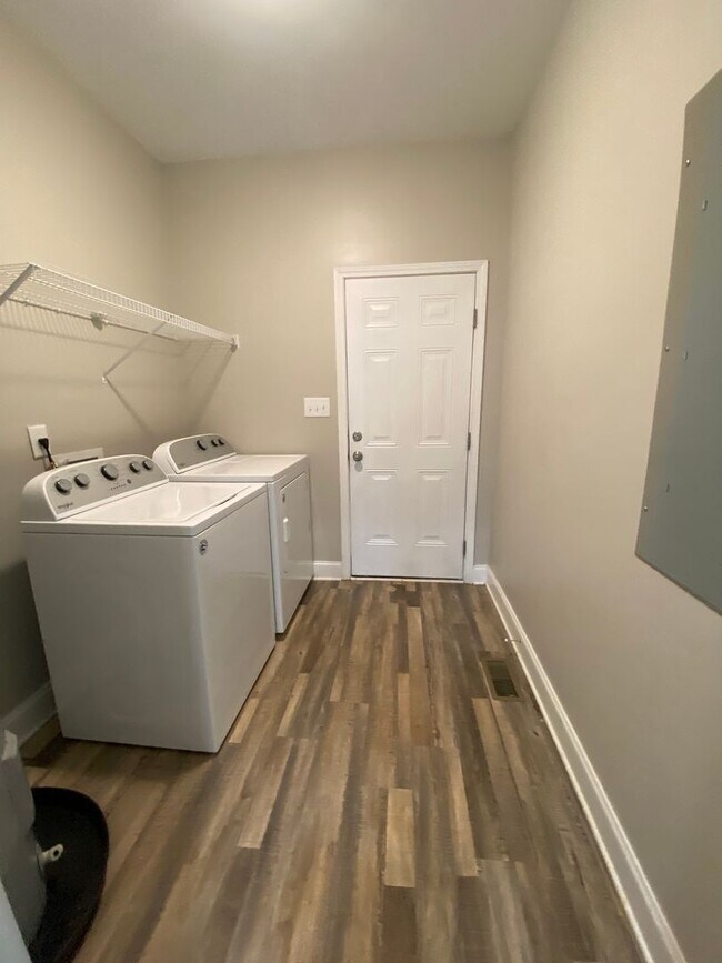 Building Photo - 162 Strickland Ave