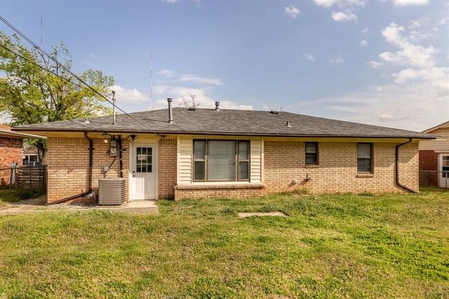 Building Photo - 709 NE 79th Pl