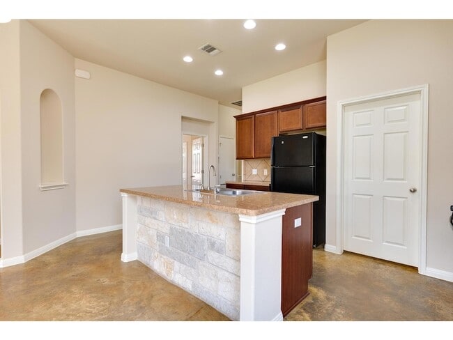 Building Photo - 4504 Halliday Ave