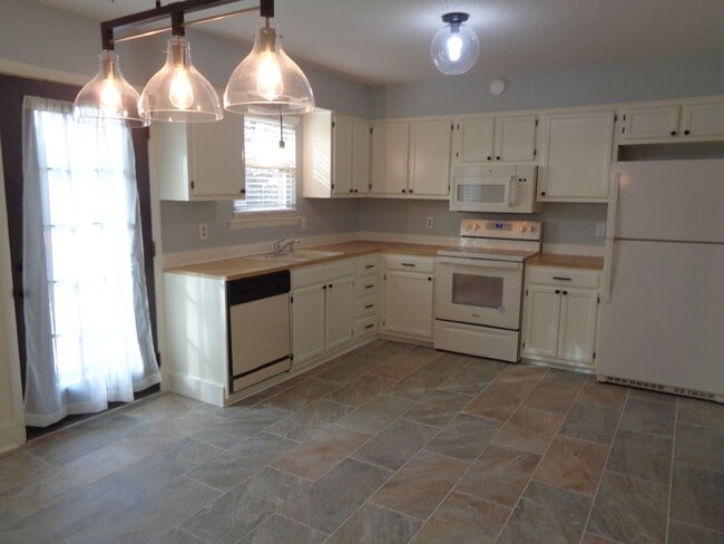 Building Photo - Nice! Updated House with Unfinished Basement-Ready for Move-In