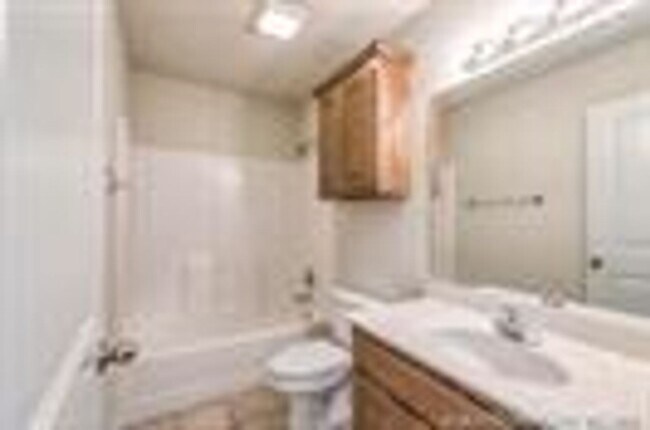 Building Photo - Well maintained home in a great location within Prestin lakes.