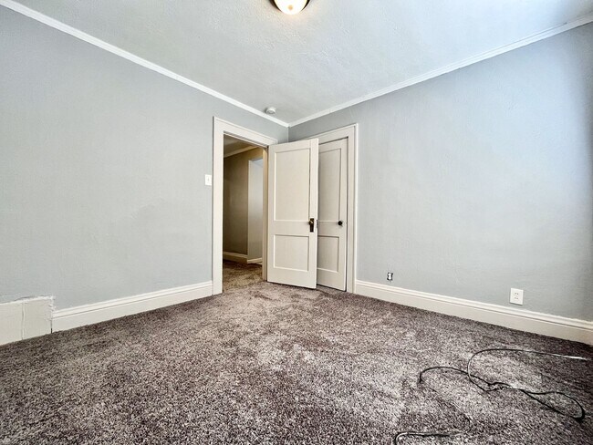 Building Photo - Delaware 81-PLACEMENT Procedure (income restricted)