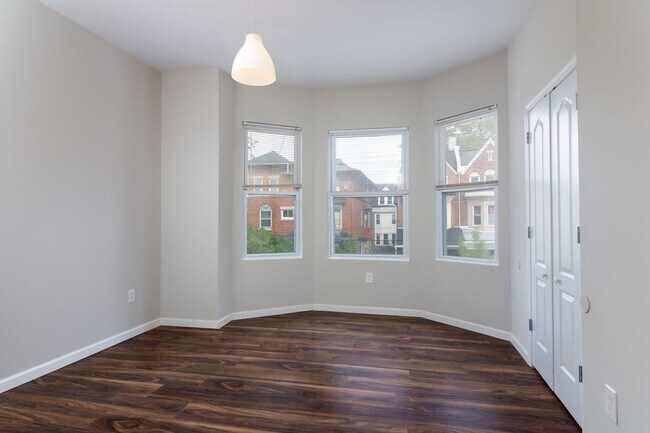 Building Photo - 544 S 49th St