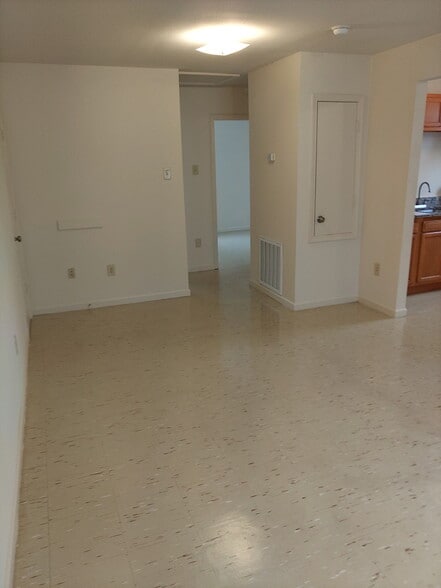 Building Photo - 2312 Rose Dr