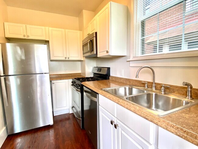 Building Photo - 468 Belonda St