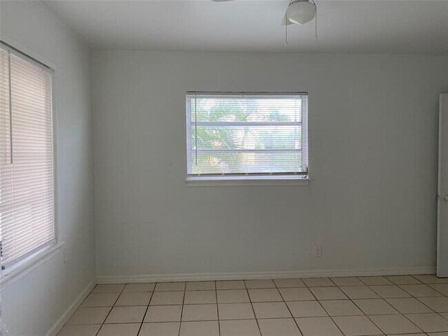 Building Photo - 1820 Funston St