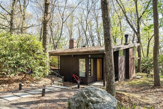 Building Photo - 15 Trotting Horse Dr
