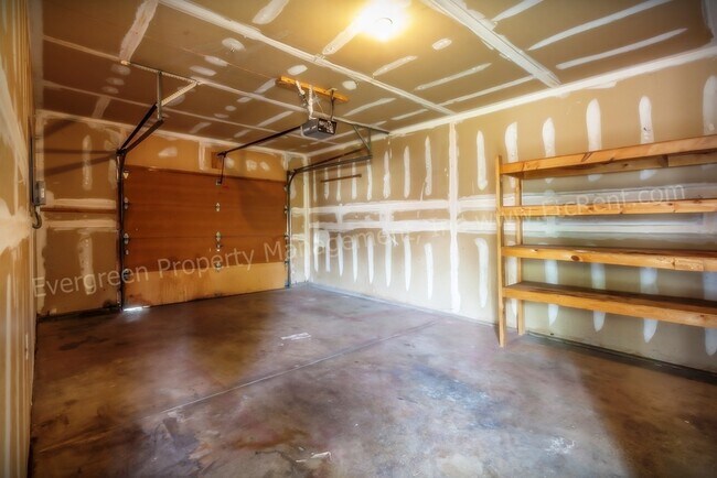 Building Photo - 904-906 Camelot Ct.