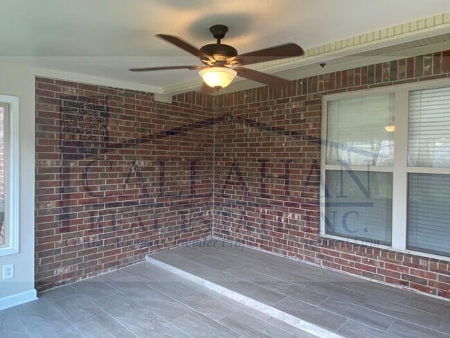 Building Photo - Base Meadows 4 bedroom