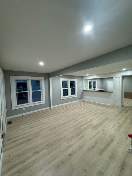 Building Photo - 7584 Hudson Ave