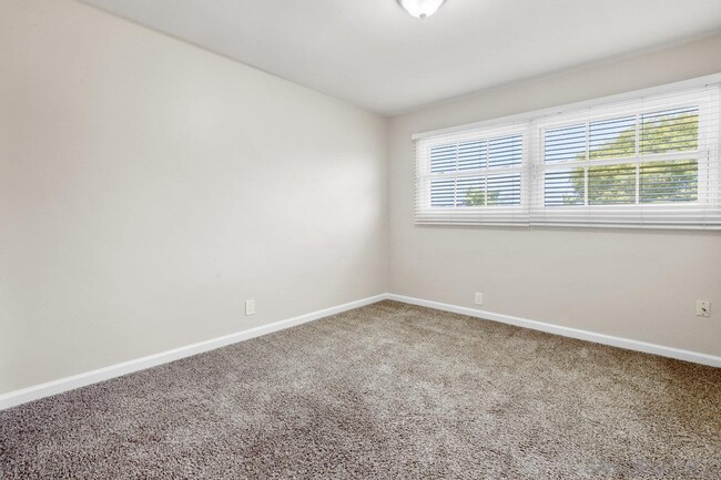 Building Photo - 3752 Alta Loma Dr