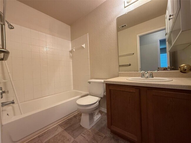 Building Photo - 228 Altamont St