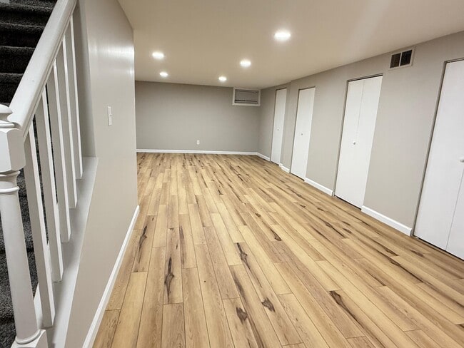 Building Photo - 1905 Walnut Ridge Dr