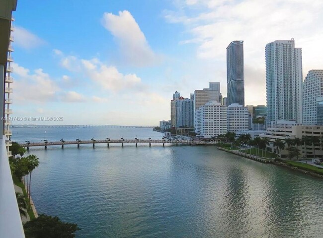 Building Photo - 801 Brickell Key Blvd