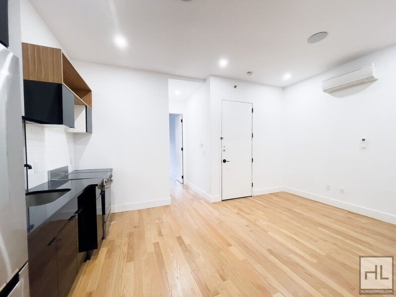 Building Photo - Amazing 4-Bed 3-Bath East Village Apartmen...