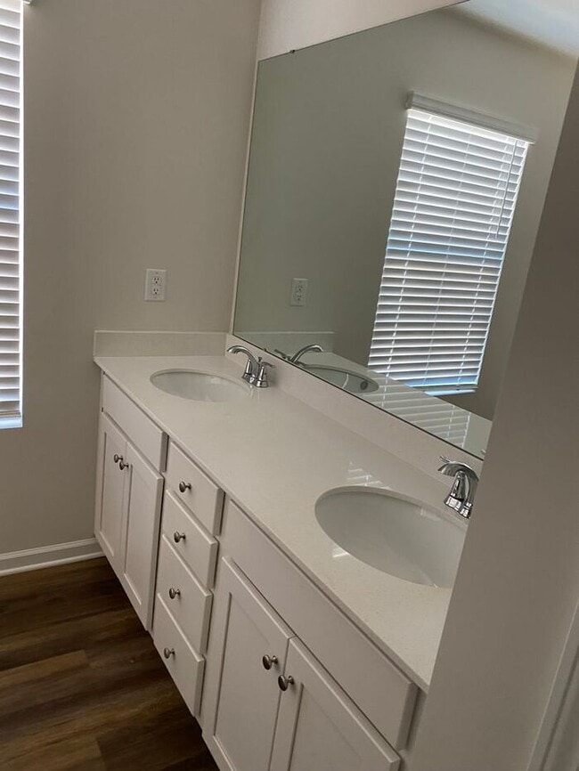 Building Photo - 4 bed/2.5 bath home in Troutman!