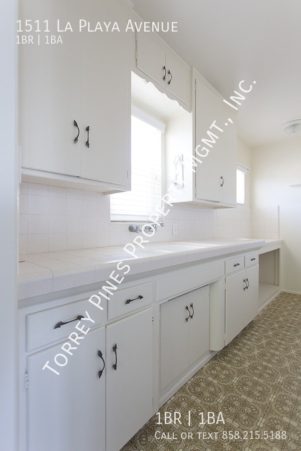 Building Photo - 1511 La Playa Ave