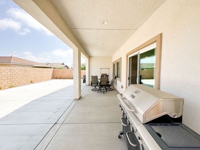 Building Photo - COMING SOON! * RARE OPPORTUNITY * SENIOR (55+) ROOM FOR RENT IN PRISTINE GATED COMMUNITY IN MENIFEE!