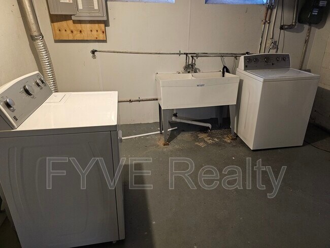 Building Photo - 3882 Faversham Rd