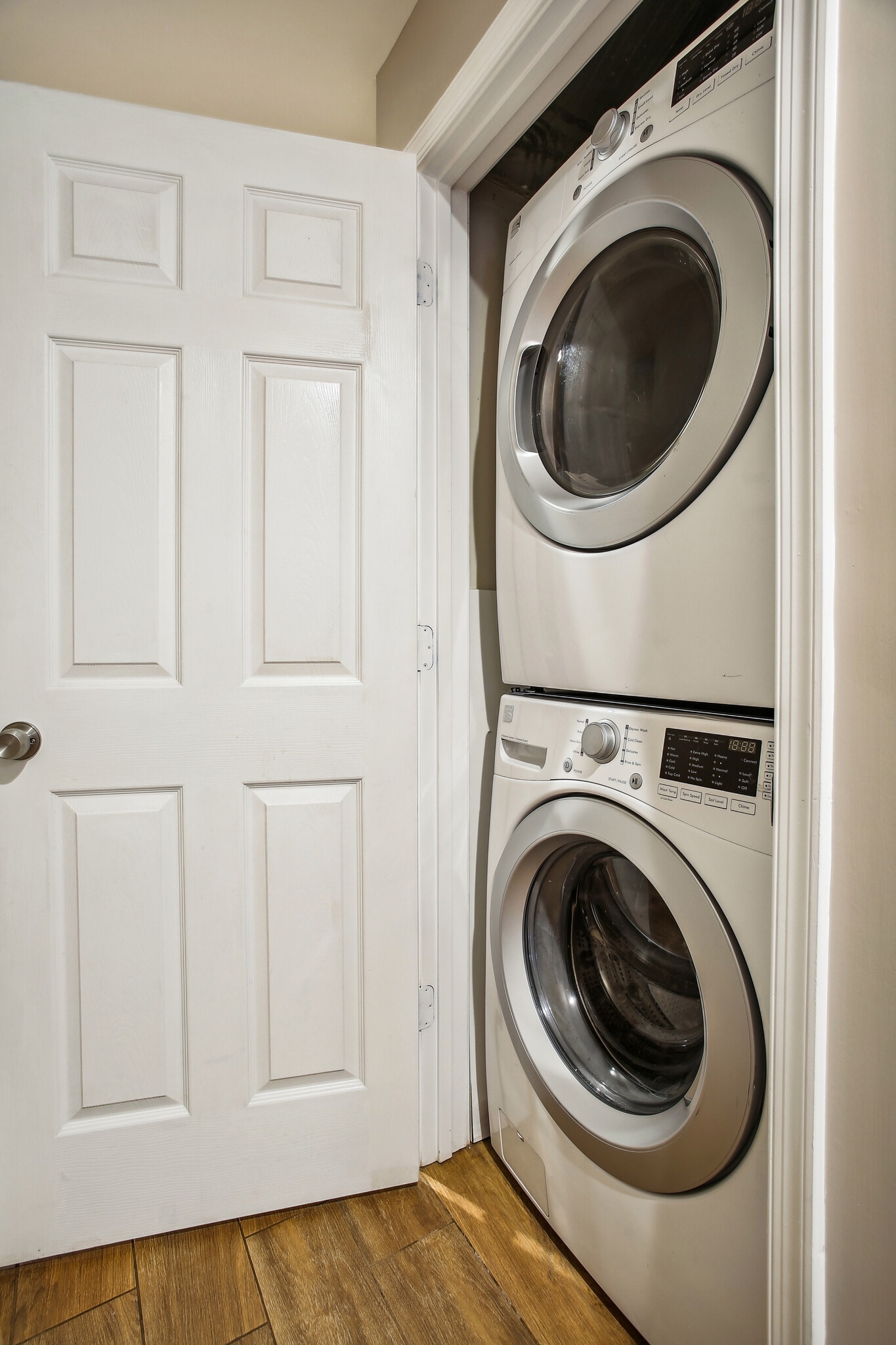Full size washer and dryer - 76 R St NW