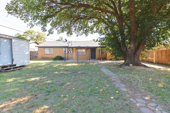 Building Photo - Wonderful 3/2/2 in Lubbock, TX!