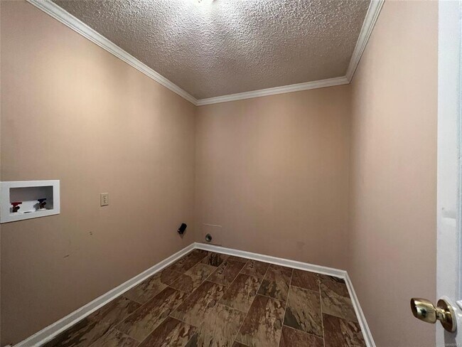 Building Photo - 4230 Fairwood Dr