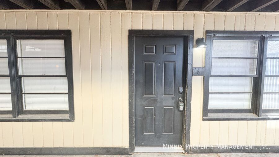Building Photo - 5005 Ave W.-6