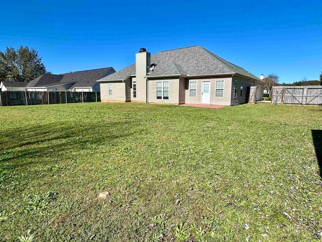 Building Photo - 166 Holly Pointe