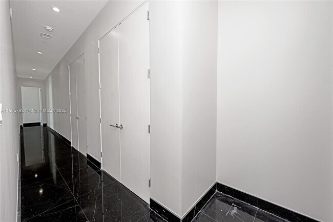 Building Photo - 2669 S Bayshore Dr