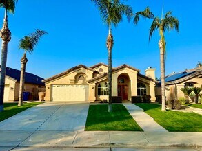 Building Photo - Spacious home with Solar! MOVE IN SPECIAL