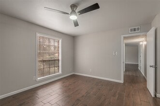 Building Photo - 818 University Ave